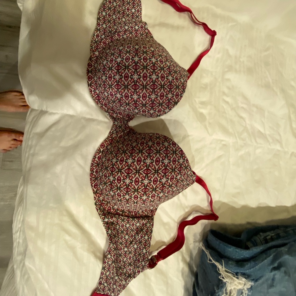 Victoria’s Secret Semi-Demi 32DD bra